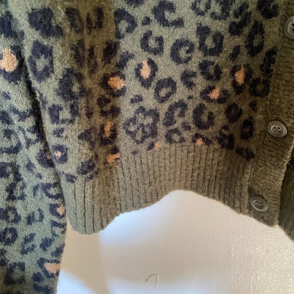 Vans Women’s Cardigan in Animal Print Size M - Picture 3 of 7